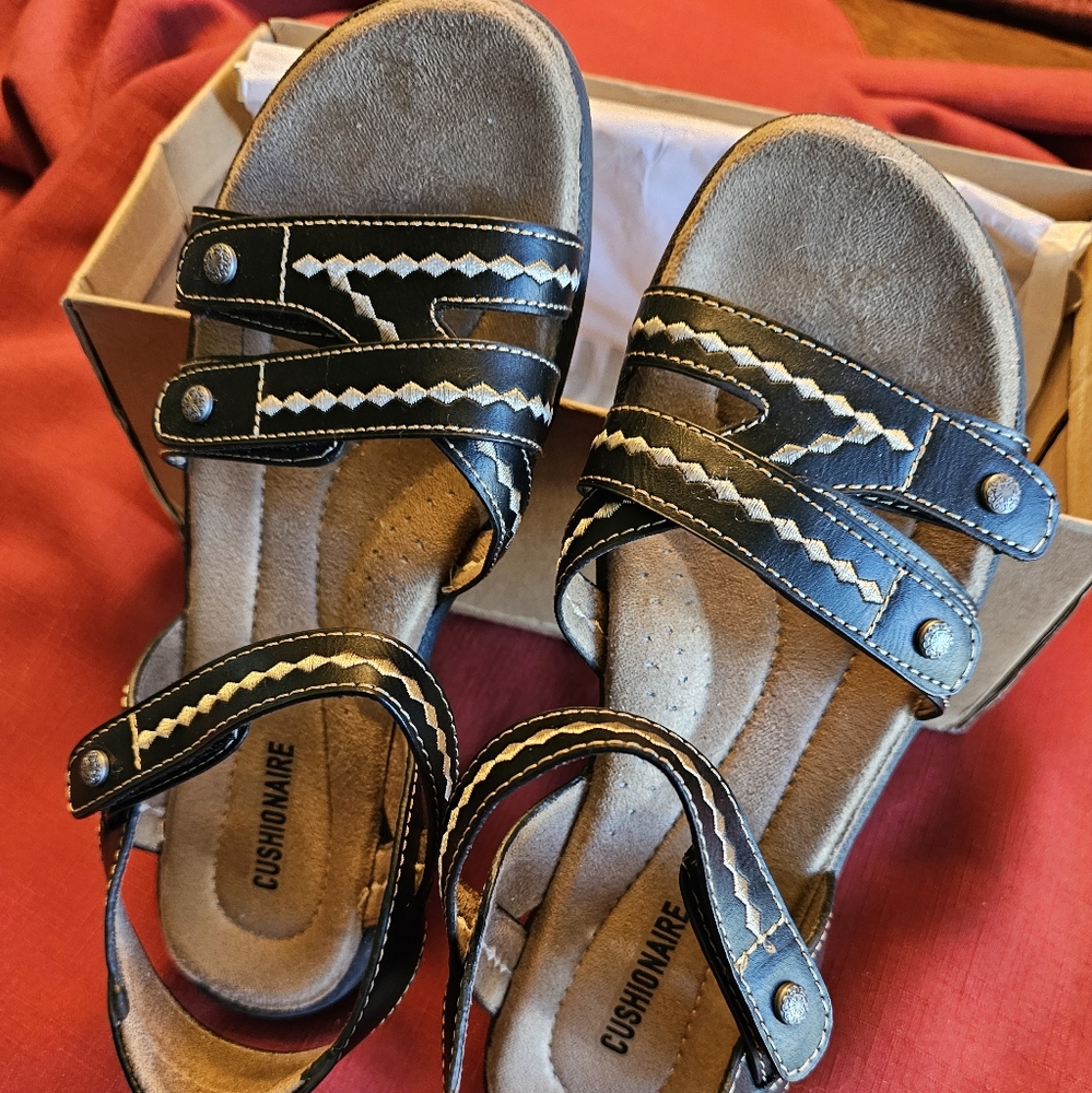 Black Cushionaire Adjustable Sandals 7 1/2 M